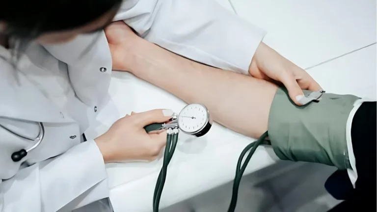 check blood pressure by sphygmomanometer